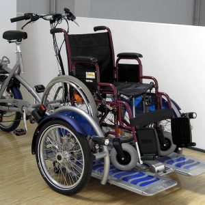 1024px-Fahrrad_mit_Rollstuhlplattform_Van_Raam_Velo-Plus_2_-_Verkehrszentrum