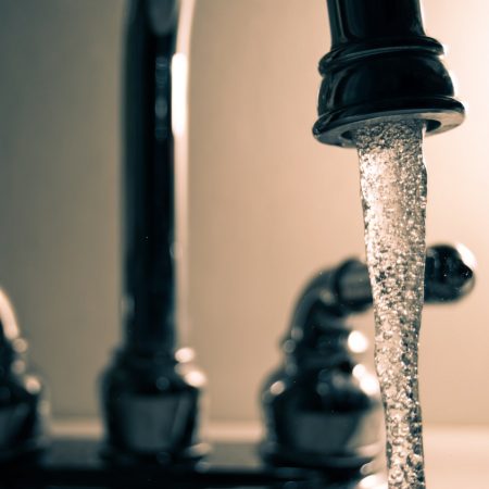 stainless-faucet-861414